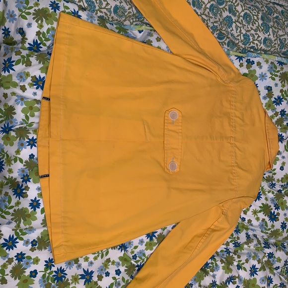 Beautiful yellow GAP trench coat (medium) - Picture 5 of 5